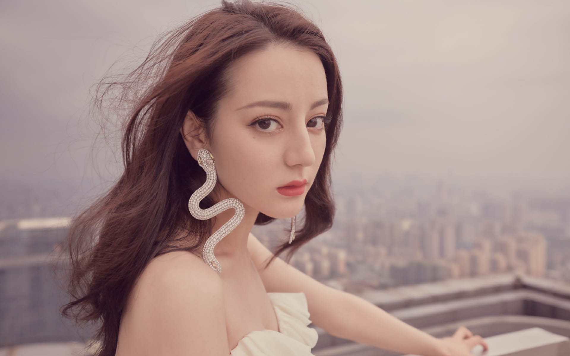 当绿茵征服街道,阿尔及利亚的崛起与莫德里奇的越界统治